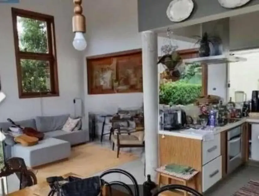 Casa de Condomínio com 3 quartos à venda, 280m2 em Chácara dos Junqueiras, Carapicuiba - SP - imagem 3 Foto 3 de Casa de Condomínio com 3 quartos à venda, 280m2 em Chácara dos Junqueiras, Carapicuiba - SP