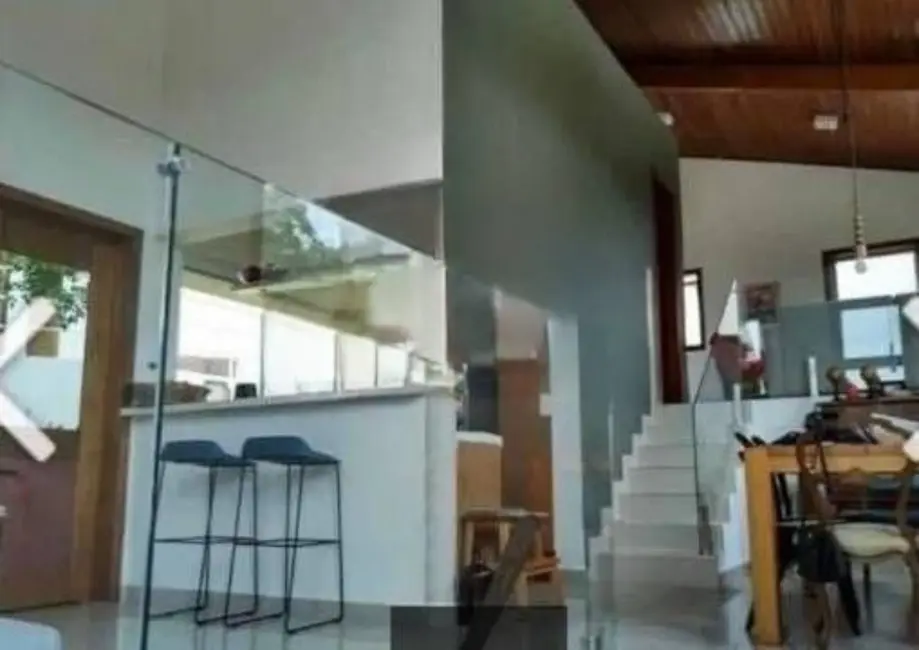 Casa de Condomínio com 3 quartos à venda, 280m2 em Chácara dos Junqueiras, Carapicuiba - SP - imagem 4 Foto 4 de Casa de Condomínio com 3 quartos à venda, 280m2 em Chácara dos Junqueiras, Carapicuiba - SP