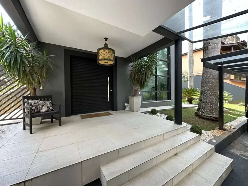 Foto 3 de Casa de Condomínio com 3 quartos à venda, 460m2 em Jardim do Golf I, Jandira - SP