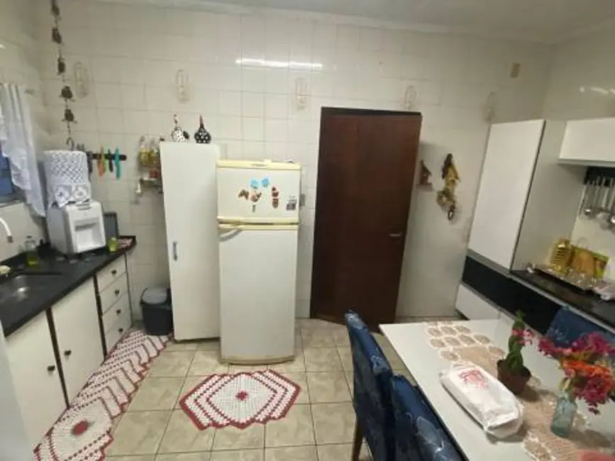 Casa com 4 quartos à venda, 200m2 em Jardim Elvira, Osasco - SP - imagem 3 Foto 3 de Casa com 4 quartos à venda, 200m2 em Jardim Elvira, Osasco - SP