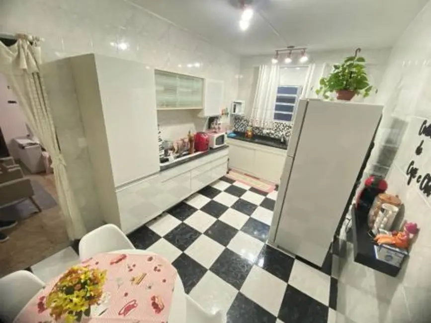 Casa com 4 quartos à venda, 200m2 em Jardim Elvira, Osasco - SP - imagem 4 Foto 4 de Casa com 4 quartos à venda, 200m2 em Jardim Elvira, Osasco - SP