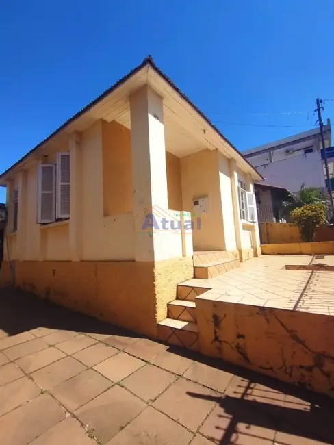 Foto 1 de Casa com 2 quartos à venda, 223m2 em Centro, Santo Angelo - RS