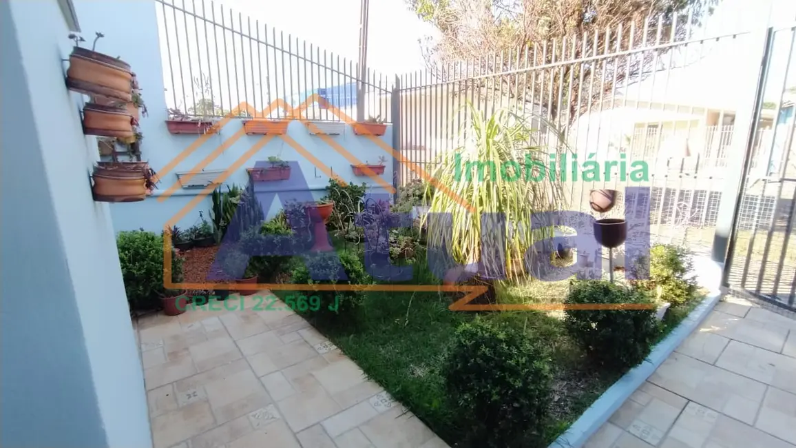 Foto 1 de Sobrado com 4 quartos à venda, 123m2 em Santo Angelo, RS