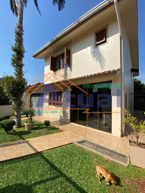 Foto 1 de Sobrado com 3 quartos à venda, 278m2 em Santo Angelo, RS