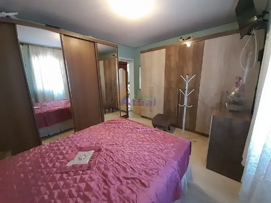 Casa com 3 quartos à venda, 159m2 em Centro, Santo Angelo - RS - imagem 6 Foto 6 de Casa com 3 quartos à venda, 159m2 em Centro, Santo Angelo - RS