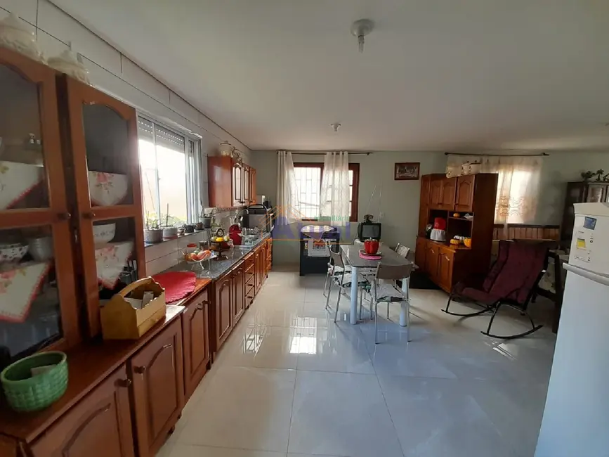 Casa com 3 quartos à venda, 159m2 em Centro, Santo Angelo - RS - imagem 4 Foto 4 de Casa com 3 quartos à venda, 159m2 em Centro, Santo Angelo - RS
