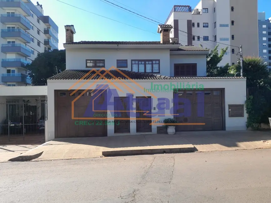 Foto 2 de Casa com 6 quartos à venda e para alugar, 321m2 em Centro, Santo Angelo - RS