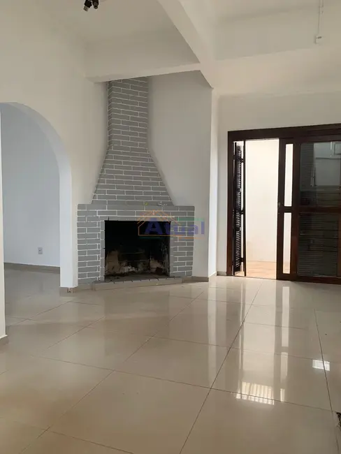 Sobrado com 4 quartos à venda, 238m2 em Centro, Santo Angelo - RS - imagem 6 Foto 6 de Sobrado com 4 quartos à venda, 238m2 em Centro, Santo Angelo - RS