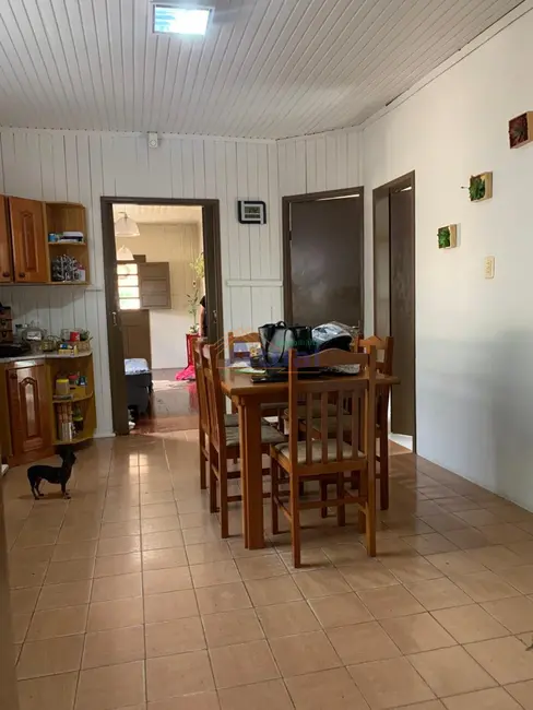 Casa com 4 quartos à venda, 180m2 em Rosenthal, Santo Angelo - RS - imagem 6 Foto 6 de Casa com 4 quartos à venda, 180m2 em Rosenthal, Santo Angelo - RS