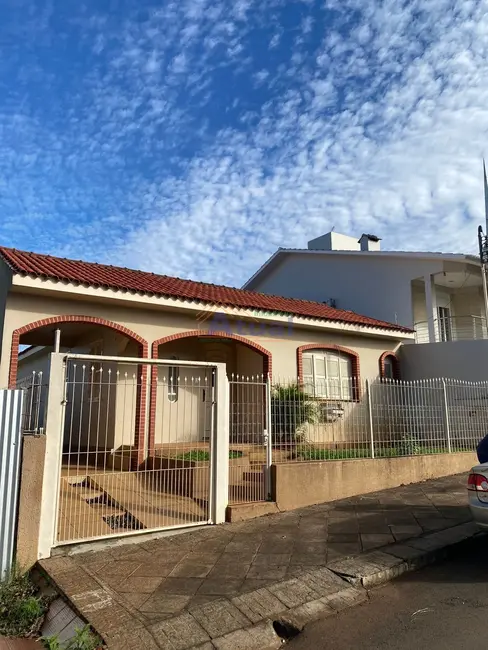 Foto 1 de Casa com 3 quartos à venda, 218m2 em Centro, Santo Angelo - RS