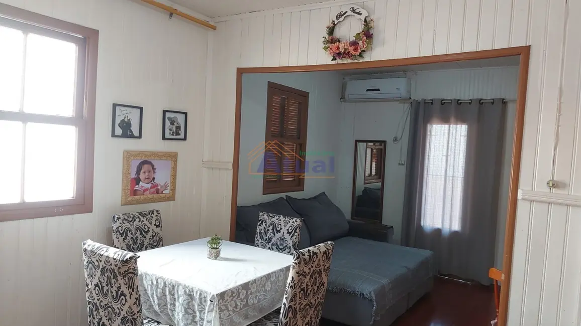 Casa com 3 quartos à venda e para alugar, 121m2 em Santo Angelo - RS - imagem 3 Foto 3 de Casa com 3 quartos à venda e para alugar, 121m2 em Santo Angelo - RS