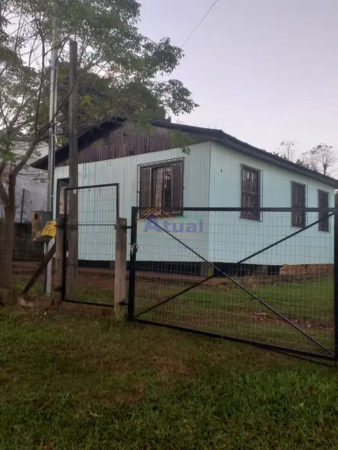 Foto 1 de Casa com 3 quartos à venda e para alugar, 45m2 em Santa Clara, Santo Angelo - RS