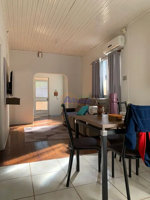 Casa com 3 quartos à venda, 126m2 em Centro, Santo Angelo - RS - imagem 3 Foto 3 de Casa com 3 quartos à venda, 126m2 em Centro, Santo Angelo - RS