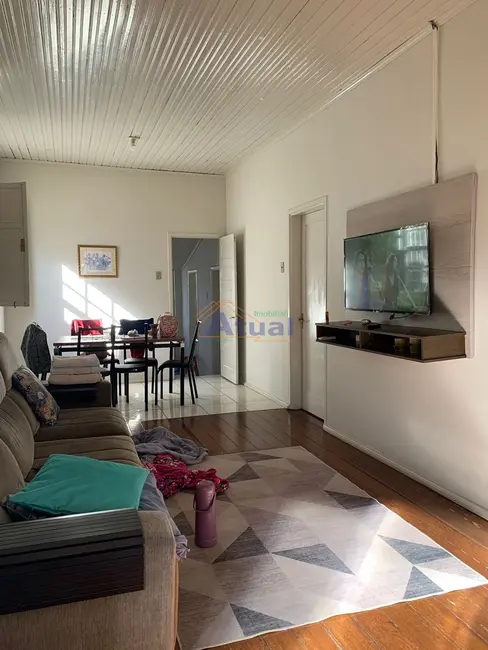 Casa com 3 quartos à venda, 126m2 em Centro, Santo Angelo - RS - imagem 5 Foto 5 de Casa com 3 quartos à venda, 126m2 em Centro, Santo Angelo - RS