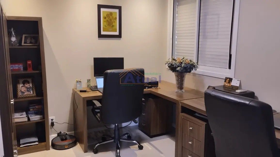 Casa com 4 quartos à venda, 254m2 em Centro, Santo Angelo - RS - imagem 9 Foto 9 de Casa com 4 quartos à venda, 254m2 em Centro, Santo Angelo - RS