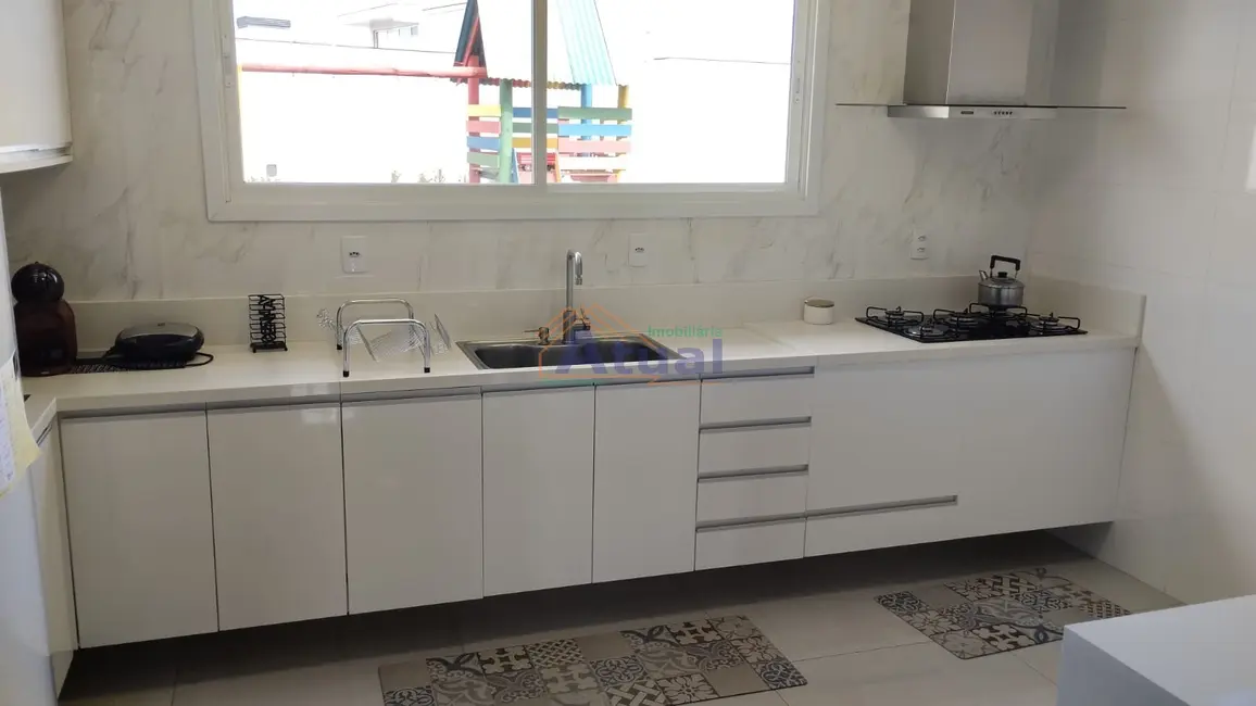 Casa com 4 quartos à venda, 254m2 em Centro, Santo Angelo - RS - imagem 8 Foto 8 de Casa com 4 quartos à venda, 254m2 em Centro, Santo Angelo - RS