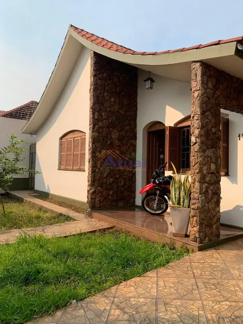 Foto 2 de Casa com 4 quartos à venda, 210m2 em Centro, Santo Angelo - RS