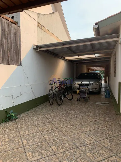 Casa com 4 quartos à venda, 210m2 em Centro, Santo Angelo - RS - imagem 4 Foto 4 de Casa com 4 quartos à venda, 210m2 em Centro, Santo Angelo - RS