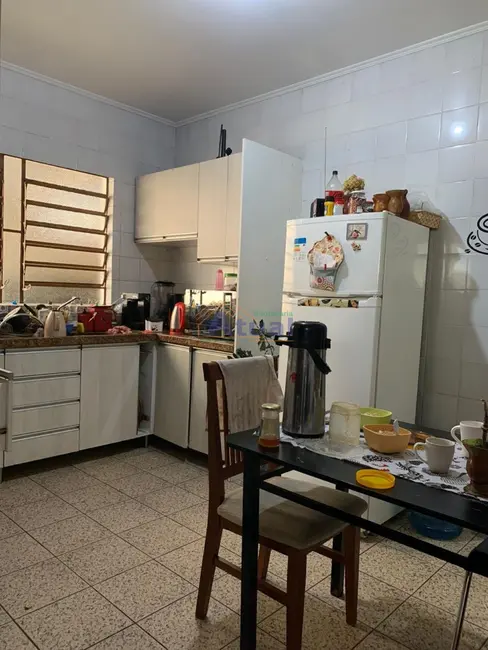 Casa com 4 quartos à venda, 210m2 em Centro, Santo Angelo - RS - imagem 6 Foto 6 de Casa com 4 quartos à venda, 210m2 em Centro, Santo Angelo - RS