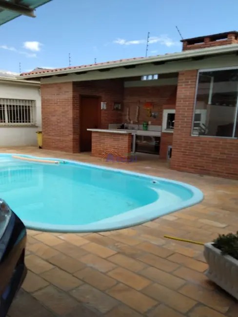Foto 1 de Casa com 4 quartos à venda e para alugar, 300m2 em Santo Angelo - RS