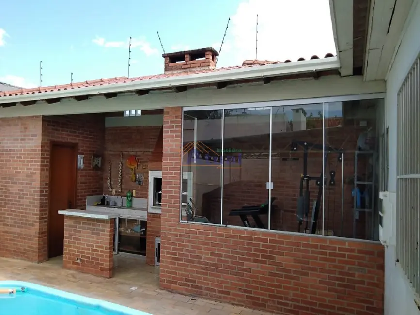 Foto 2 de Casa com 4 quartos à venda e para alugar, 300m2 em Santo Angelo - RS