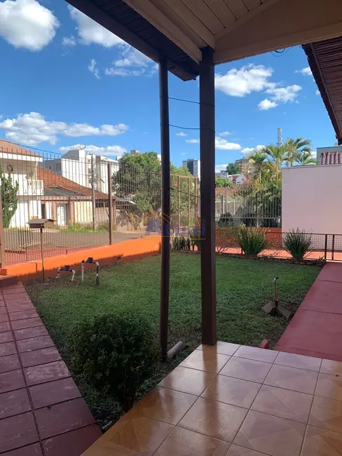 Foto 2 de Casa com 5 quartos à venda e para alugar, 245m2 em Centro, Santo Angelo - RS