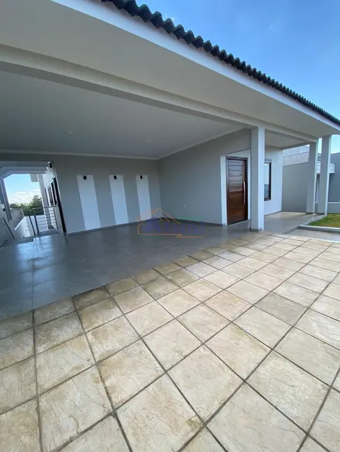 Foto 1 de Casa com 3 quartos à venda, 210m2 em Santo Angelo - RS