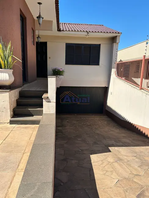 Foto 1 de Casa com 6 quartos para alugar em Centro, Santo Angelo - RS