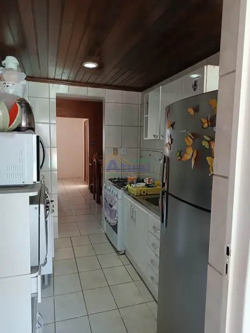 Sobrado com 2 quartos à venda, 228m2 em COHAB, Santo Angelo - RS - imagem 4 Foto 4 de Sobrado com 2 quartos à venda, 228m2 em COHAB, Santo Angelo - RS