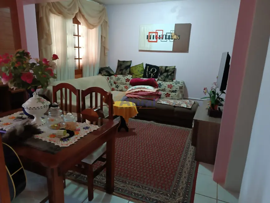 Sobrado com 2 quartos à venda, 228m2 em COHAB, Santo Angelo - RS - imagem 6 Foto 6 de Sobrado com 2 quartos à venda, 228m2 em COHAB, Santo Angelo - RS