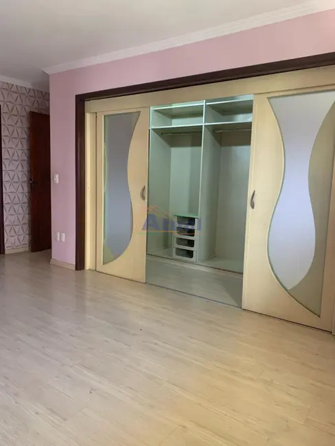 Apartamento com 3 quartos à venda, 110m2 em Centro, Santo Angelo - RS - imagem 6 Foto 6 de Apartamento com 3 quartos à venda, 110m2 em Centro, Santo Angelo - RS