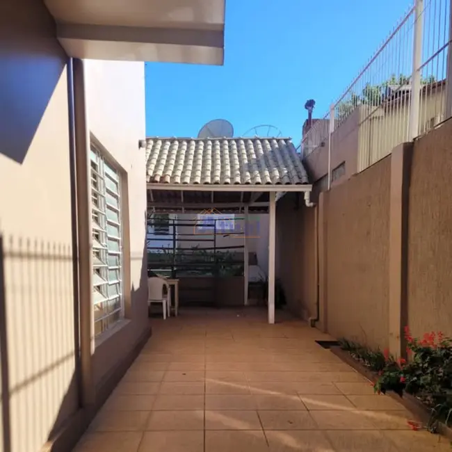 Foto 8 de Casa com 4 quartos à venda, 250m2 em Centro, Santo Angelo - RS