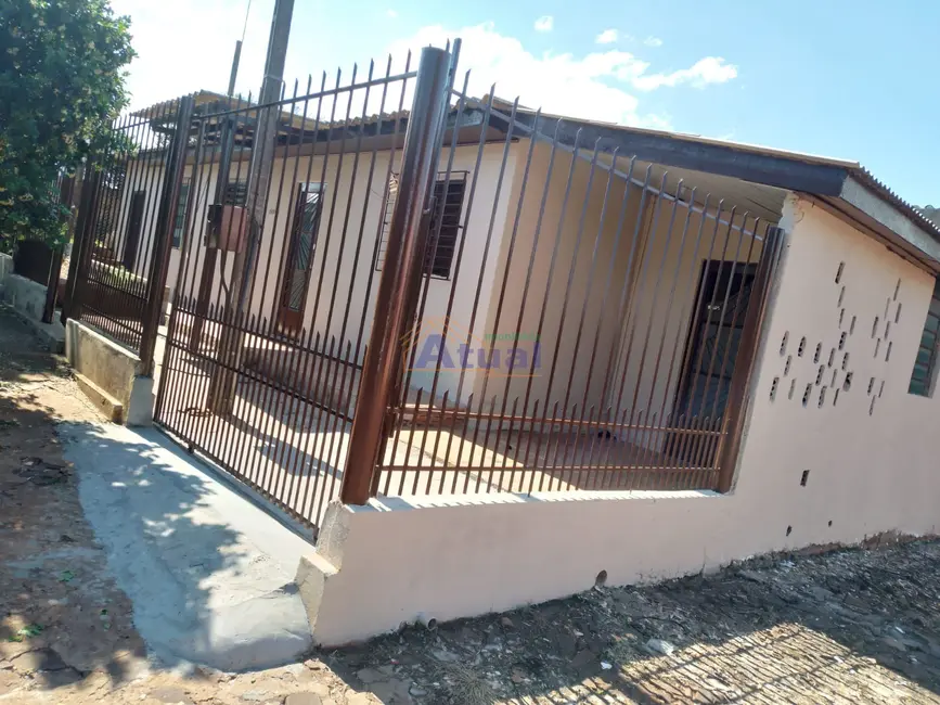 Foto 1 de Casa com 2 quartos à venda, 90m2 em Santo Angelo - RS