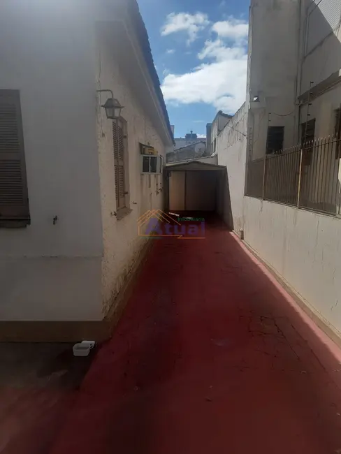 Casa com 4 quartos à venda, 189m2 em Centro, Santo Angelo - RS - imagem 3 Foto 3 de Casa com 4 quartos à venda, 189m2 em Centro, Santo Angelo - RS