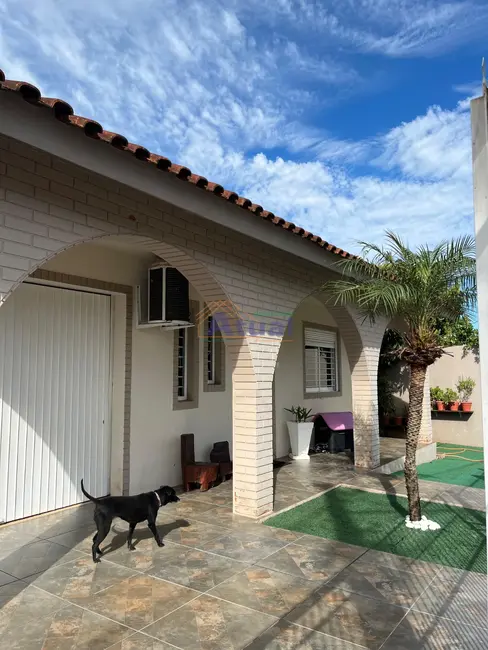 Foto 1 de Casa com 3 quartos à venda, 142m2 em Centro, Santo Angelo - RS