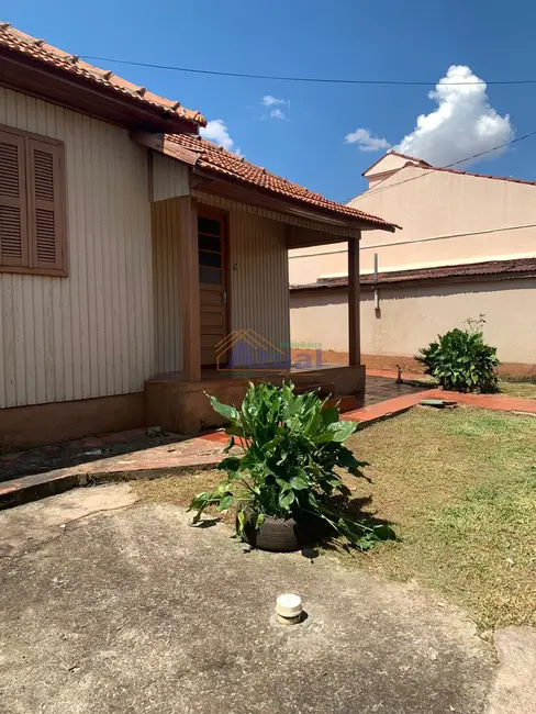 Foto 1 de Casa com 3 quartos para alugar em Centro, Santo Angelo - RS