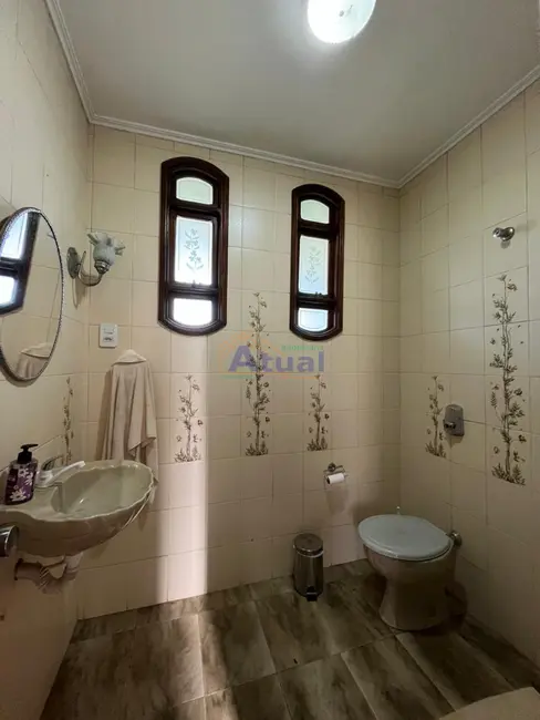 Casa com 5 quartos à venda e para alugar em Centro, Santo Angelo - RS - imagem 8 Foto 8 de Casa com 5 quartos à venda e para alugar em Centro, Santo Angelo - RS