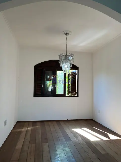 Casa com 5 quartos à venda e para alugar em Centro, Santo Angelo - RS - imagem 4 Foto 4 de Casa com 5 quartos à venda e para alugar em Centro, Santo Angelo - RS