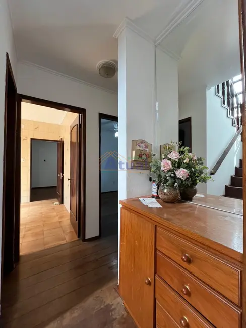 Casa com 5 quartos à venda e para alugar em Centro, Santo Angelo - RS - imagem 6 Foto 6 de Casa com 5 quartos à venda e para alugar em Centro, Santo Angelo - RS