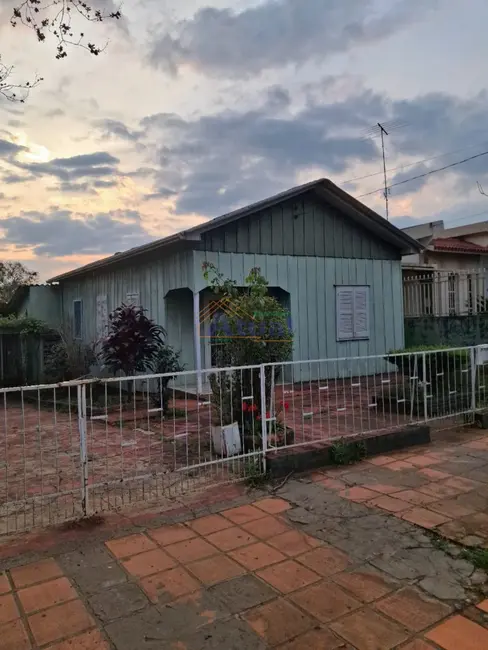 Foto 1 de Casa com 2 quartos para alugar em Centro, Santo Angelo - RS