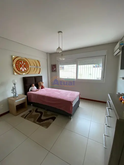 Foto 8 de Apartamento com 3 quartos à venda, 166m2 em Centro, Santo Angelo - RS