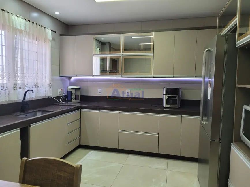 Foto 5 de Casa com 4 quartos à venda e para alugar, 325m2 em Menezes, Santo Angelo - RS