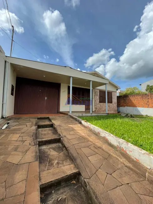 Foto 1 de Casa com 4 quartos para alugar em Centro, Santo Angelo - RS