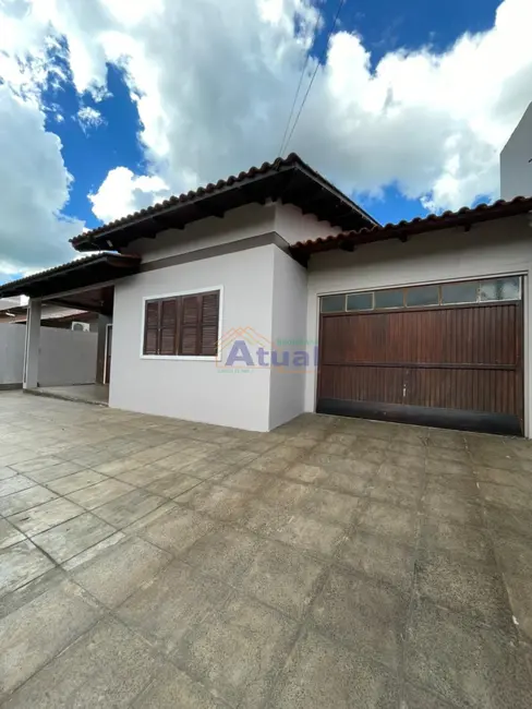 Foto 2 de Casa com 2 quartos para alugar em Centro, Santo Angelo - RS