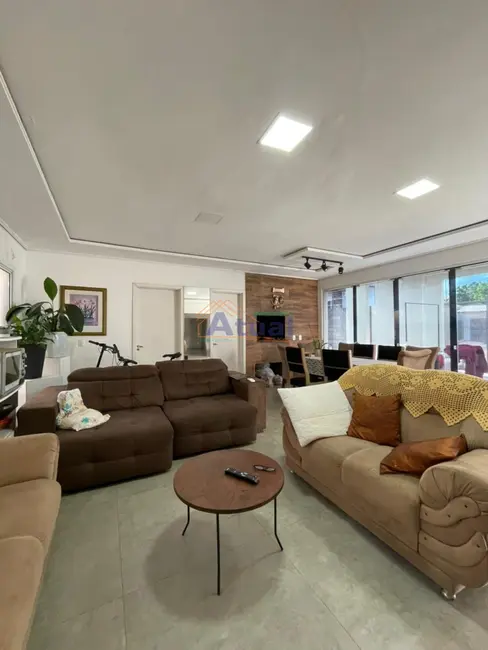 Foto 9 de Casa com 3 quartos à venda e para alugar, 159m2 em Santo Angelo - RS