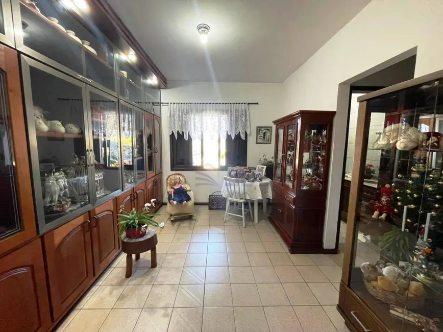 Casa com 3 quartos à venda, 774m2 em Ponta Aguda, Blumenau - SC - imagem 4 Foto 4 de Casa com 3 quartos à venda, 774m2 em Ponta Aguda, Blumenau - SC