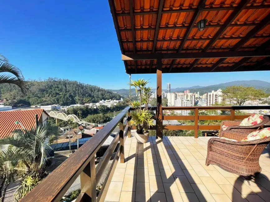 Foto 1 de Casa com 3 quartos à venda, 774m2 em Ponta Aguda, Blumenau - SC