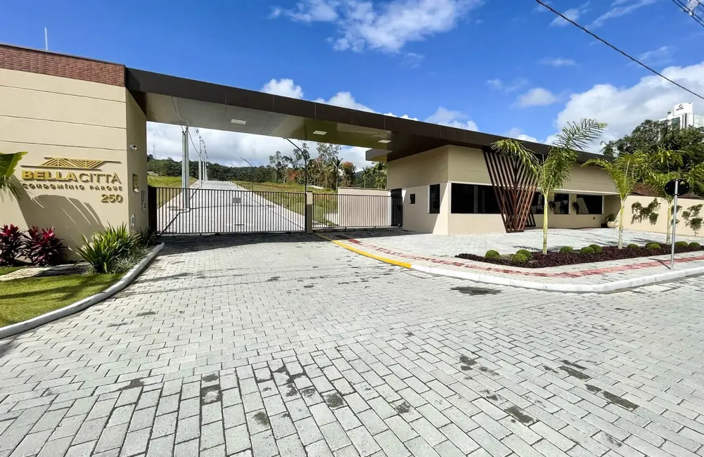 Foto 1 de Terreno / Lote à venda, 298m2 em Velha, Blumenau - SC