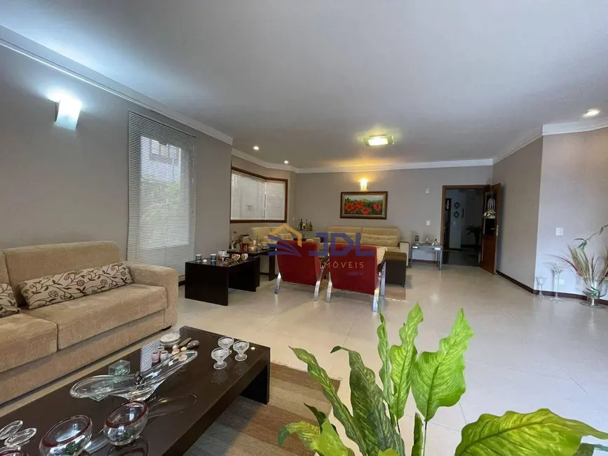 Casa com 3 quartos à venda, 1200m2 em Blumenau - SC - imagem 6 Foto 6 de Casa com 3 quartos à venda, 1200m2 em Blumenau - SC