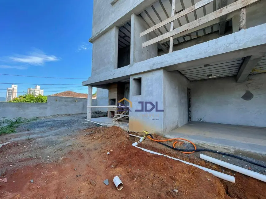 Sobrado com 3 quartos à venda, 168m2 em Blumenau - SC - imagem 3 Foto 3 de Sobrado com 3 quartos à venda, 168m2 em Blumenau - SC
